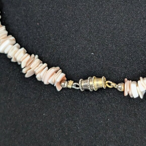 (2/$20) Vintage Beaded Shell Necklace - Picture 4 of 5